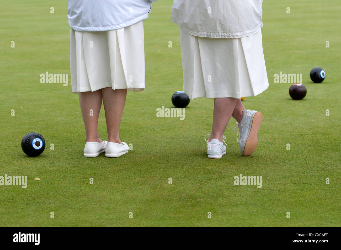 Wearing green skirts hires stock photography and images Alamy